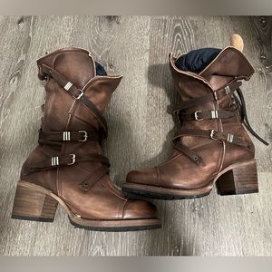 Freebird Boots "Cora" in Brown!